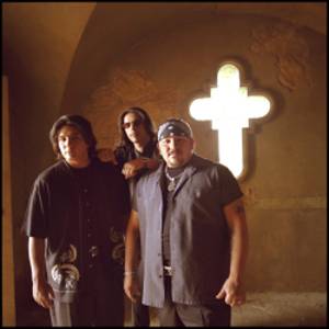 Los Lonely Boys PHOTO 1.jpg